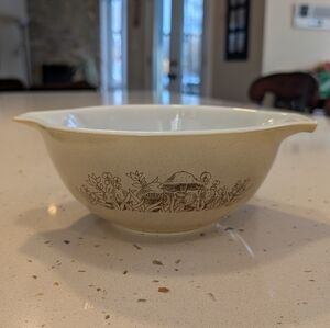 Vintage PYREX Mixing Bowl with Mushroom Design